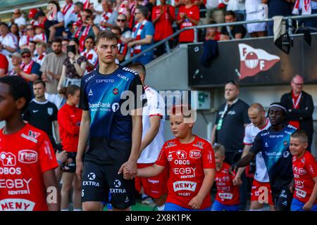 Fredrikstad, Norwegen, 25. Mai 2024. Tromsø Jens Hjertø-Dahl geht vor dem Eliteserien-Spiel zwischen Fredrikstad und Tromsø im Fredrikstad-Stadion aus. Quelle: Frode Arnesen/Alamy Live News Stockfoto