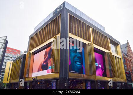 London, Großbritannien. April 2024. Außenansicht tagsüber auf das Unterhaltungs- und Kunstzentrum Outernet in West End. Quelle: Vuk Valcic/Alamy Stockfoto