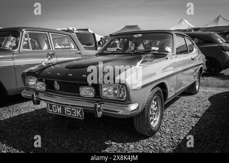 1972 Ford Capri Mk I, ausgestellt auf der Best of British Airshow, die am 12. Mai 2024 in Shuttleworth stattfand. Stockfoto