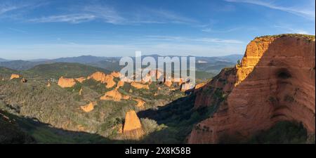 Landschaftsansicht der alten römischen Goldminen und der Landschaft von Las Medulas im Nordwesten Spaniens Stockfoto