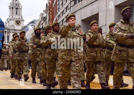 London, Großbritannien. November 2021. Soldaten der britischen Armee nehmen an der Lord Mayor's Show in der City of London Teil, einer öffentlichen Parade zur Einweihung des neuen Lord Mayor of the City of London, dem Finanzviertel der Hauptstadt. Der 693. Bürgermeister ist Stadtrat Vincent Keaveny. Quelle: Vuk Valcic / Alamy Stockfoto