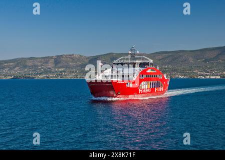 Protoporos XVII, Tsokos Lines, zweiseitige Fähre, die den südeuropäischen Golf in der westlichen Ägäis von Eretria auf der Insel Evia nach Oropos, Griechenland überquert Stockfoto