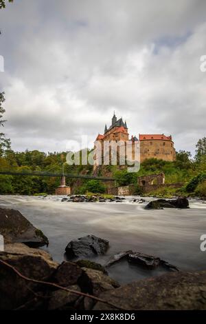 Die mittelalterliche Burg Kriebstein in einer wunderschönen Landschaft, im Frühling auf dem Fluss Zschopau aufgenommen. Abend in der Stadt Dresden-Chemnitz-Leipzig Stockfoto