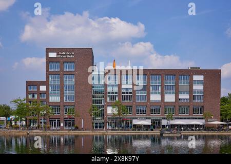 Hauptsitz und Hauptkasse der Volksbank Rhein-Ruhr am Innenhafen in Duisburg, Ruhrgebiet, unabhängige Stadt, Nordrhein-Westfalen, Deutschland Stockfoto