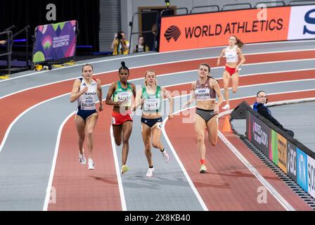 Agathe Guillemot (Frankreich), Birke Haylom (Äthiopien), Sarah Healy (Irland) und Lucia Stafford (Kanada), die in den 1500-m-Rennen der Frauen in der Welt antreten Stockfoto