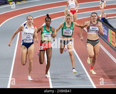 Agathe Guillemot (Frankreich), Birke Haylom (Äthiopien), Sarah Healy (Irland) und Lucia Stafford (Kanada), die in den 1500-m-Rennen der Frauen in der Welt antreten Stockfoto