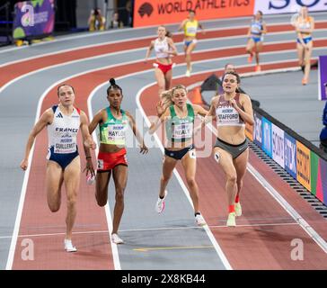 Agathe Guillemot (Frankreich), Birke Haylom (Äthiopien), Sarah Healy (Irland) und Lucia Stafford (Kanada), die in den 1500-m-Rennen der Frauen in der Welt antreten Stockfoto