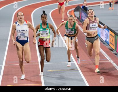 Agathe Guillemot (Frankreich), Birke Haylom (Äthiopien), Sarah Healy (Irland) und Lucia Stafford (Kanada), die in den 1500-m-Rennen der Frauen in der Welt antreten Stockfoto