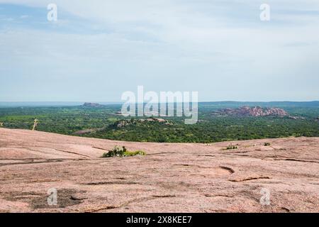 Texanische Waldlandschaft von der Spitze des Enchanted Rock Stockfoto