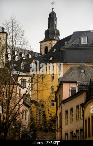 Barockturm der Michaelskirche in Luxemburg. Stockfoto