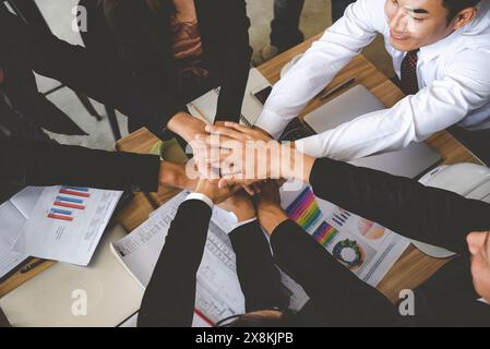 Gruppenvielfalt Partner Geschäftstreffen Vertrauen in Geschäftsmann und tam miteinander reden Moderne Stadt asiatische Teamarbeit Zusammenarbeit Team Meeting Communica Stockfoto