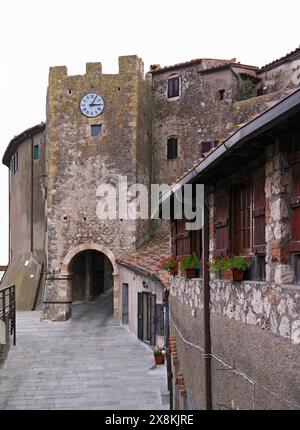 Italien, Toskana, Capalbio (Grosseto), Blick auf das Eingangstor zum alten Teil der Stadt Stockfoto