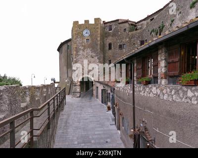 Italien, Toskana, Capalbio (Grosseto), Blick auf das Eingangstor zum alten Teil der Stadt Stockfoto