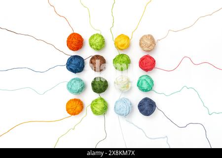Fäden und Strähnen oder Strähnen in Form eines Quadrats, isoliert auf einem weißen Stockfoto
