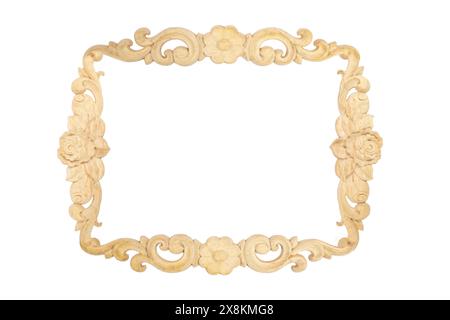 Hölzerne geschnitzte Rahmen mit barocken Blumenmotiven, isoliert auf weiß Stockfoto