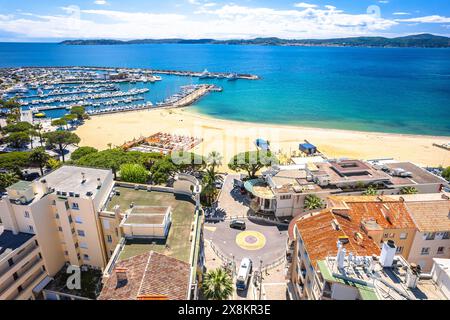 Stadt Sainte Maxime Strand und Hafenblick, südlich der französischen riviera Stockfoto