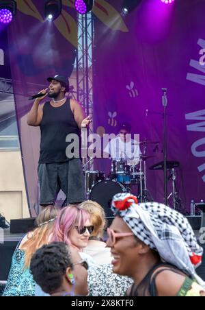 Rap und R'n'b-Künstler Hassan Maikal trat auf der Musikbühne des World Village Festivals im Mai 2024 auf. Stockfoto