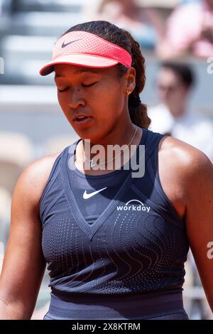 Paris, Frankreich. Mai 2024. Naomi Osaka aus Japan beim 1. Runde Spiel der Frauen gegen Lucia Bronzetti aus Italien beim French Open Roland Garros Grand Slam Tennis Turnier in Paris, Frankreich am 26. Mai 2024. Foto: Alexis Jumeau/ABACAPRESS. COM Credit: Abaca Press/Alamy Live News Stockfoto