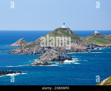 Ajaccio, Corse-du-Sud, Korsika, Frankreich. Blick von Pointe de la Parata nach Grande Sanguinaire, der größten Insel im Îles Sanguinaires Archipel. Stockfoto