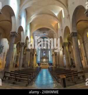 Innenarchitektur der Kathedrale von San Cerbone in Massa Marittima, Grosseto, Toskana, Italien Stockfoto