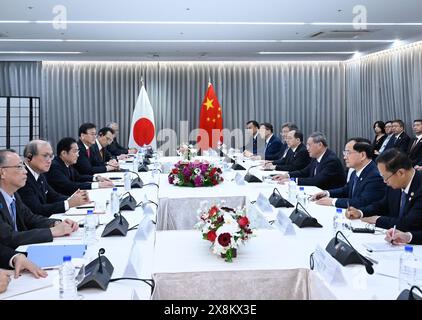 Seoul, Südkorea. Mai 2024. Der chinesische Premierminister Li Qiang trifft sich am Rande des neunten Trilateralen Gipfels zwischen China, Japan und Südkorea in Seoul, Südkorea, am 26. Mai 2024. Quelle: Shen Hong/Xinhua/Alamy Live News Stockfoto