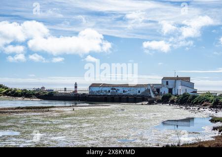 Gezeitenmühle im Naturpark Ria Formosa, Olhao, Algarve in Portugal Stockfoto