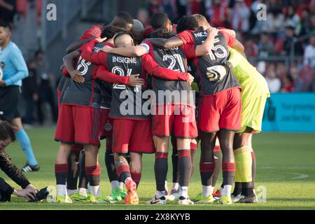 Toronto, Ontario, Kanada. Mai 2024. Die Spieler des Toronto FC treffen sich vor dem MLS-Spiel zwischen Toronto FC und FC Cincinnati im BMO Field in Toronto. Das Spiel endete 4-3 NUR für den FC Cincinnati (Credit Image: © Angel Marchini/ZUMA Press Wire). Nicht für kommerzielle ZWECKE! Stockfoto