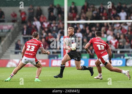 Eccles, Großbritannien. Mai 2024. Luke Thompson von Wigan Warriors bricht mit dem Ball beim Spiel Salford Red Devils vs Wigan Warriors in der Betfred Super League Runde 12 am 26. Mai 2024 in Eccles, Großbritannien 2024. (Foto: Mark Cosgrove/News Images/SIPA USA) Credit: SIPA USA/Alamy Live News Stockfoto