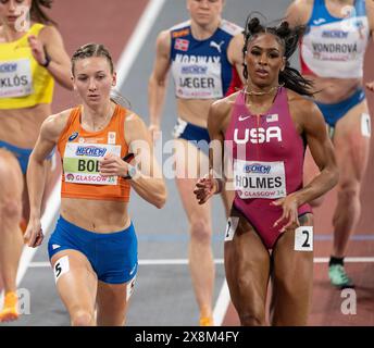 Femke Bol aus den Niederlanden und Alexis Holmes aus den USA traten bei den 400-m-Läufen der Frauen bei den Leichtathletik-Hallenweltmeisterschaften in Emirates AR an Stockfoto