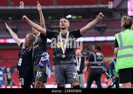 London am Sonntag, den 26. Mai 2024. Taylor Harwood-Bellis (Southampton) feiert nach dem SkyBet Championship Playoff Finale zwischen Leeds United und Southampton im Wembley Stadium, London am Sonntag, den 26. Mai 2024. (Foto: Pat Scaasi | MI News) Credit: MI News & Sport /Alamy Live News Stockfoto