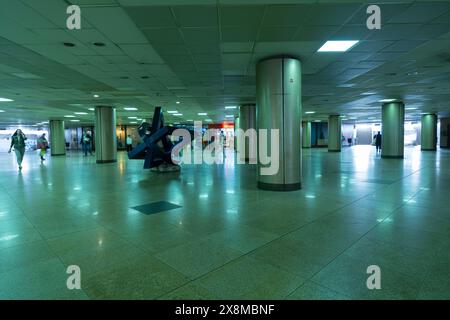 Bukarest, Rumänien. Mai 2024. Innenansicht der U-Bahn-Station Universitate im Stadtzentrum Stockfoto