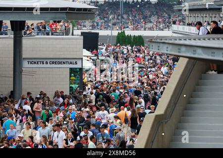 Indianapolis, USA. Mai 2024. INDIANAPOLIS, INDIANA – 26. MAI: Szenen aus der Umgebung des Brickyard vor dem 2024 Indy 500 auf dem Indianapolis Motor Speedway am 26. Mai 2024 in Indianapolis, Indiana. Quelle: Jeremy Hogan/Alamy Live News Stockfoto