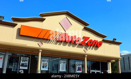 AutoZone Store, US-amerikanischer Händler für Autoteile und Zubehör für den Ersatzteilmarkt Stockfoto