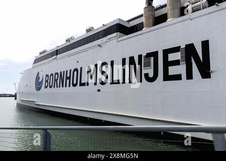 Die große und Hochgeschwindigkeitsfähre Bornholmslinjen verkehrt von der Stadt Ystad in Schweden zur Insel Bornholm, Ronne, 15. Mai 2024. Hochwertige Fotos Stockfoto