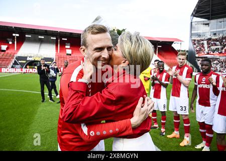 Antwerpen, Belgien. Mai 2024. Die Antwerpener Ritchie de Laet und Ria Gheysens wurden vor einem Fußballspiel zwischen Royal Antwerp FC und RSC Anderlecht am Sonntag, den 26. Mai 2024, in Antwerpen am letzten Tag (10 von 10) der Play-offs der Champions der ersten Liga der „Jupiler Pro League“ 2023-2024 in der belgischen Meisterschaft gezeigt. Am letzten Tag des belgischen Wettbewerbs können noch drei Teams Meister werden. BELGA FOTO TOM GOYVAERTS Credit: Belga Nachrichtenagentur/Alamy Live News Stockfoto