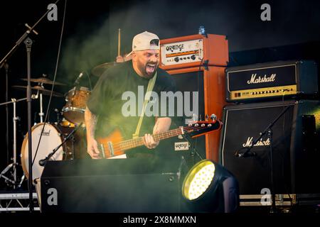 Warrington, Cheshire, Großbritannien. Mai 2024. Das Warrington Music Festival 2024, das auf dem alten Markt am Golden Square stattfand, beherbergte viele lokale Bands, darunter The Bemonts Credit: John Hopkins/Alamy Live News Stockfoto