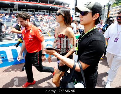 Monaco, Frankreich. Mai 2024. © PHOTOPQR/NICE MATIN/Dylan Meiffret ; Monaco ; 26/05/2024 ; Ambiente Menschen dans la Pitlane Stände, avant la Course de Formule 1 du 81e Grand prix de Monaco. ICI: Peggy Gou Monaco GP Mai 2024 Credit: MAXPPP/Alamy Live News Stockfoto