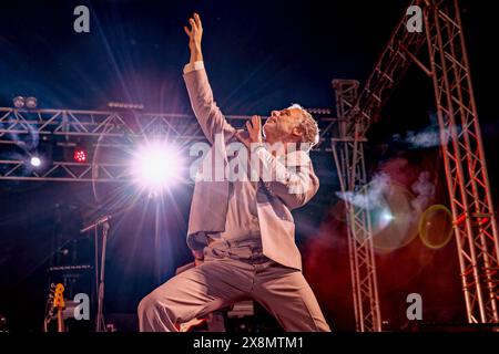 25. Mai 2024, Leeds, Vereinigtes Königreich: Britischer Sänger BAXTER DURY, der bei Live at Leeds in the Park 2024 auftritt (Bild: © Andy von Pip/ZUMA Press Wire) NUR ZUR REDAKTIONELLEN VERWENDUNG! Nicht für kommerzielle ZWECKE! Stockfoto