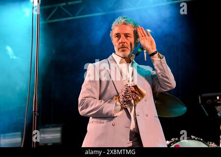 25. Mai 2024, Leeds, Vereinigtes Königreich: Britischer Sänger BAXTER DURY, der bei Live at Leeds in the Park 2024 auftritt (Bild: © Andy von Pip/ZUMA Press Wire) NUR ZUR REDAKTIONELLEN VERWENDUNG! Nicht für kommerzielle ZWECKE! Stockfoto