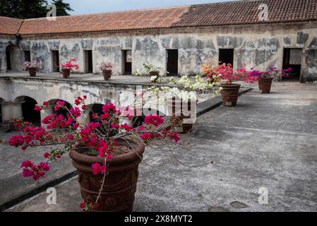 Kreuzgang der Kirche und Kloster Santa Teresa de Jesus, Antigua, Guatemala Stockfoto