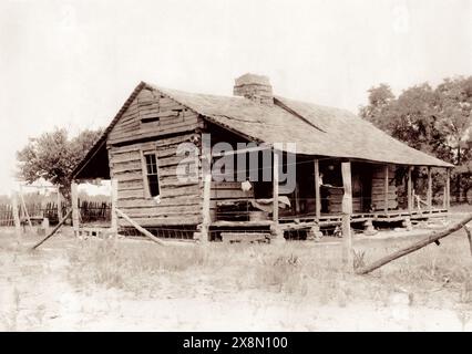 Sequoyahs Hütte, 1829 von dem Cherokee-Polymath Sequoyah erbaut, der die Cherokee-Silbe für das Schreiben der Cherokee-Sprache in Sallisaw, Oklahoma, schuf. (Foto: C1941) Stockfoto