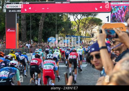 Rom, Italien. Mai 2024. Moments of Stage 21 of Giro D'Italia 2024 Roma-Roma während Stage 21 – Roma-Roma, Giro d'Italia-Rennen in Rom, Italien, 26. Mai 2024 Credit: Independent Photo Agency/Alamy Live News Stockfoto