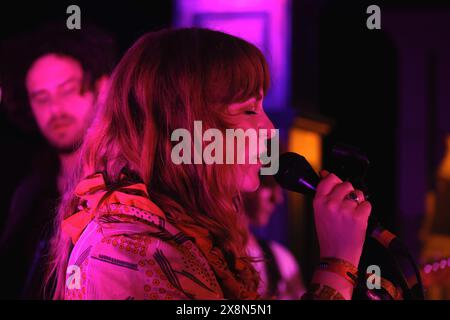 Horatios Bar, Brighton Pier, Stadt Brighton & Hove, East Sussex, East Sussex. Mitternachtsrodeo mit addy Chamberlain als Sänger in der Horatios Bar beim Great Escape Festival 2024. David Smith/Alamy News. Stockfoto