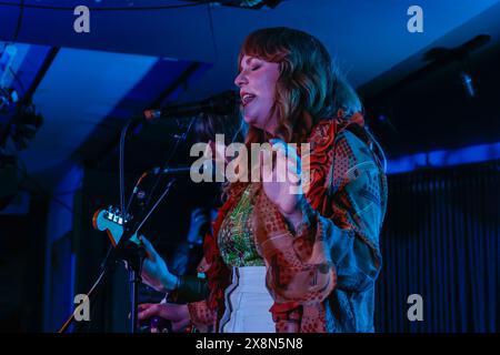 Horatios Bar, Brighton Pier, Stadt Brighton & Hove, East Sussex, East Sussex. Mitternachtsrodeo mit addy Chamberlain als Sänger in der Horatios Bar beim Great Escape Festival 2024. David Smith/Alamy News. Stockfoto