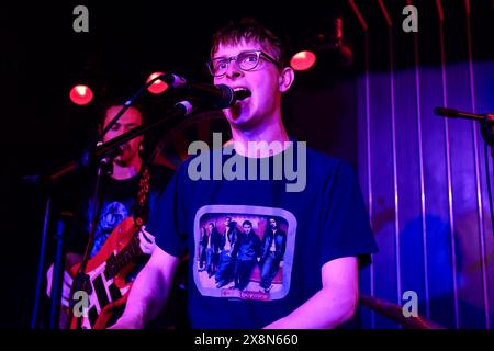 Dust, Brighton, Stadt Brighton & Hove, East Sussex, Großbritannien. Hässliche Auftritte beim Great Escape 2024 Musikfestival. David Smith/Alamy News Stockfoto