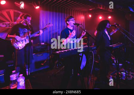 Dust, Brighton, Stadt Brighton & Hove, East Sussex, Großbritannien. Hässliche Auftritte beim Great Escape 2024 Musikfestival. David Smith/Alamy News Stockfoto