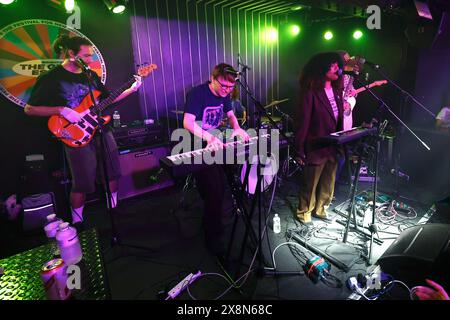 Dust, Brighton, Stadt Brighton & Hove, East Sussex, Großbritannien. Hässliche Auftritte beim Great Escape 2024 Musikfestival. David Smith/Alamy News Stockfoto