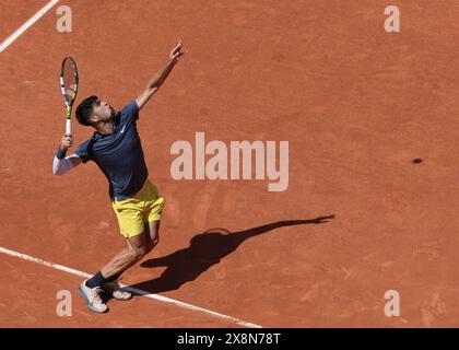 Paris, Frankreich. Mai 2024. Carlos Alcaraz aus Spanien spielt am Sonntag, den 26. Mai 2024, gegen J.J. Wolf aus den USA bei den French Tennis Open in Roland Garros in Paris. Alcaraz gewann mit 6:1, 6:2, 6:1. Foto: Maya Vidon-White/UPI Credit: UPI/Alamy Live News Stockfoto