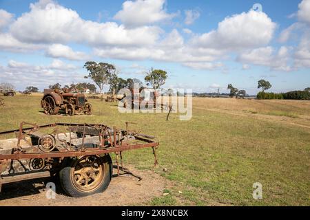 Rostige und rostende alte landwirtschaftliche Geräte im Oxley Wild Rivers Nationalpark, New South Wales, Australien Stockfoto