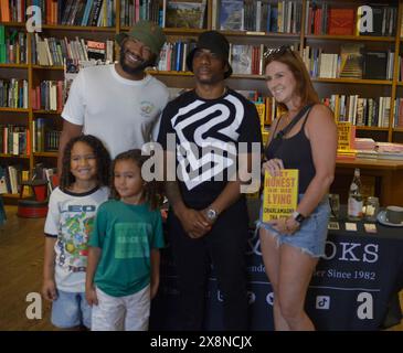 Coral Gables, Florida, USA. Mai 2024. Charlamagne Tha God, Co-Moderator von iHeartRadio's The Breakfast Club, nimmt am 25. Mai 2024 in Coral Gables, Florida, an seiner neuesten Buchzeichnung von „Get Honest or die Lügen: Why Small Talk Sucks“ Teil. Quelle: Mpi10/Media Punch/Alamy Live News Stockfoto